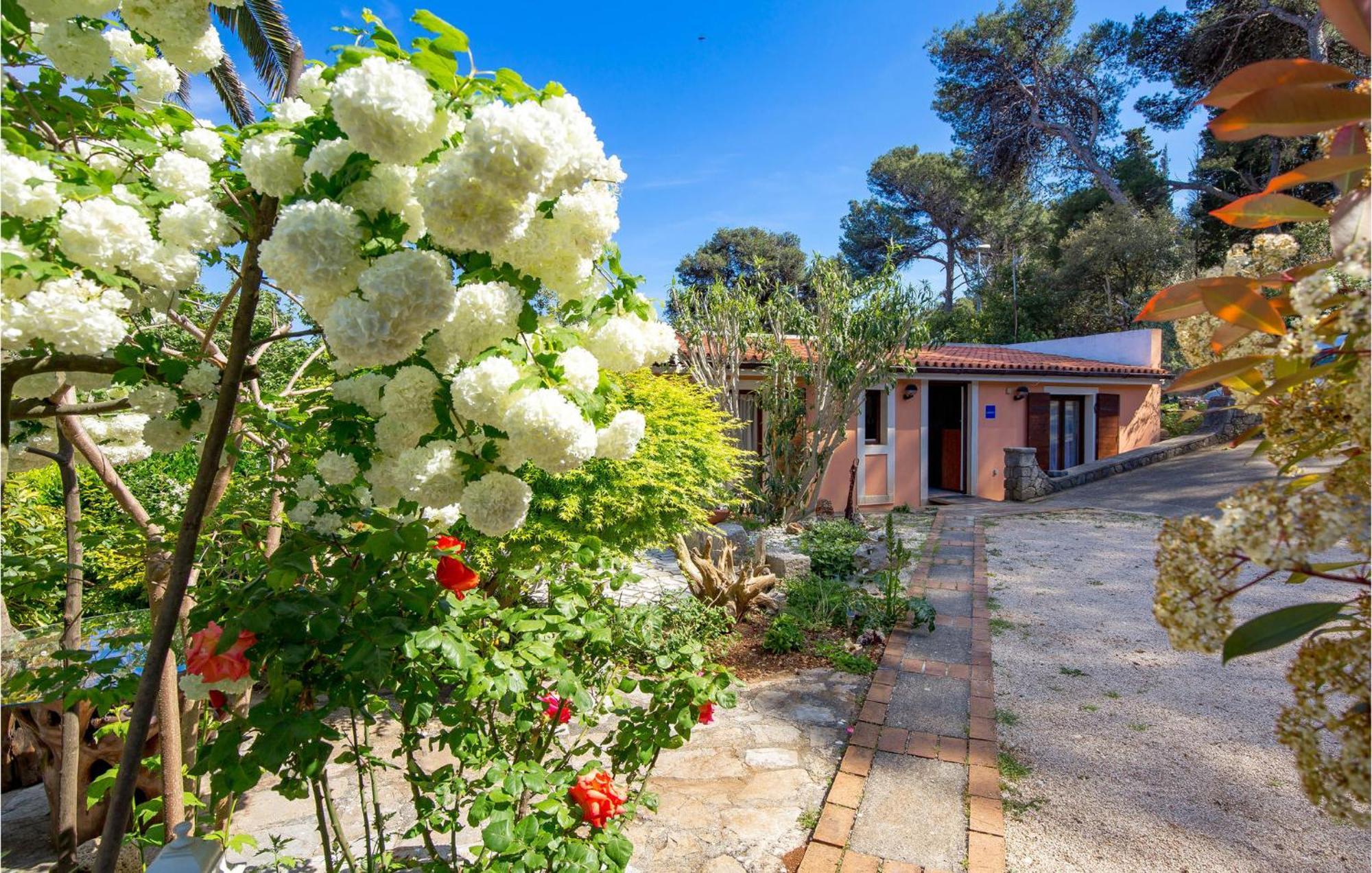Awesome Home In Veli Lošinj Extérieur photo